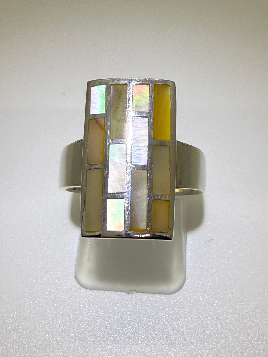 Sterling silver ring with mother of pearl 