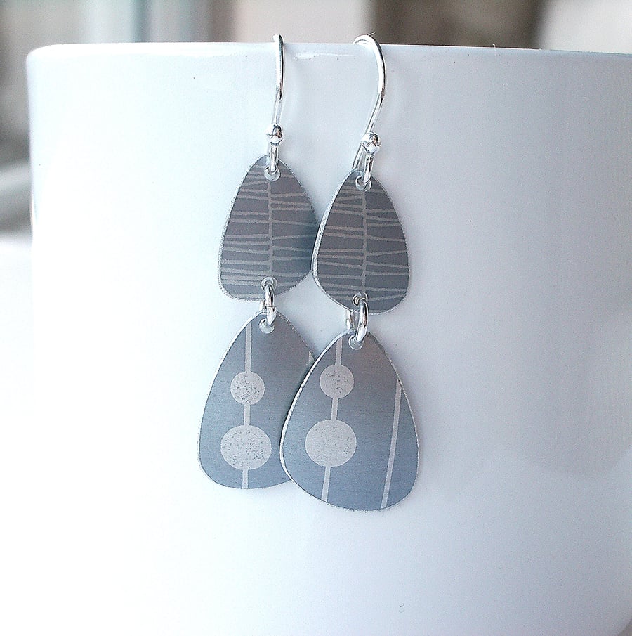 Pebble shaped mid century style silver drop leaf earrings