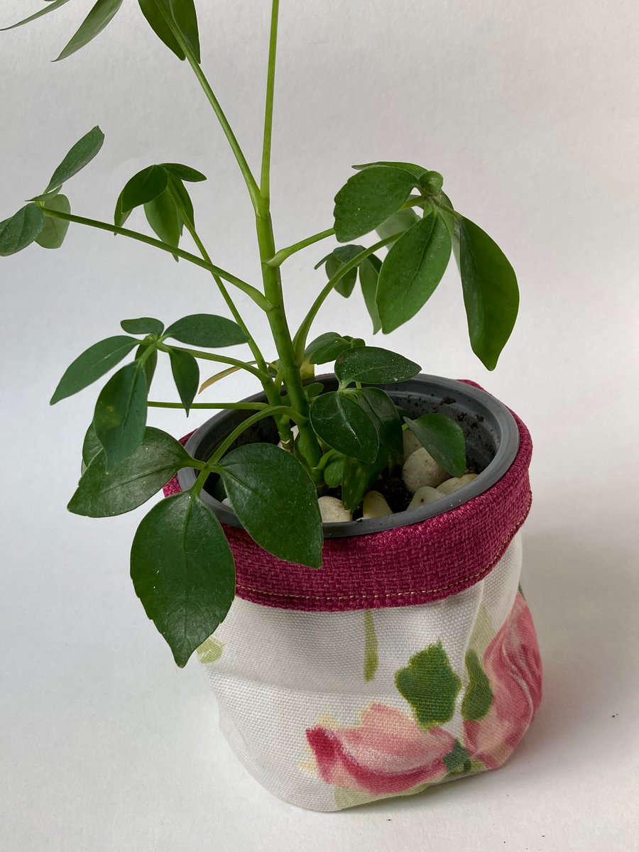 Small fabric basket: plant pot, cosmetics etc Pink and green roses