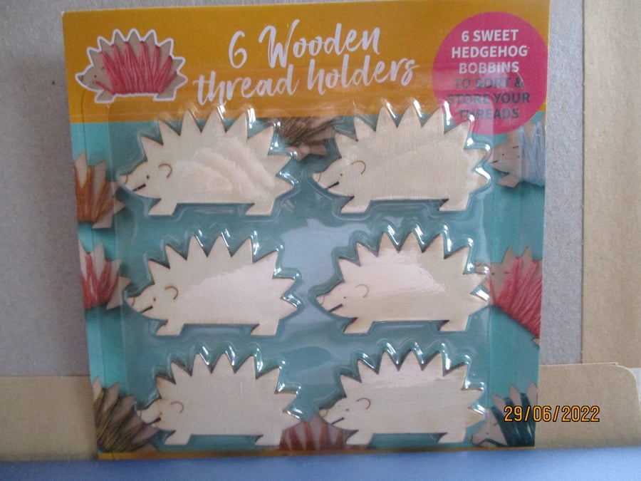 6 Wooden Thread Holders