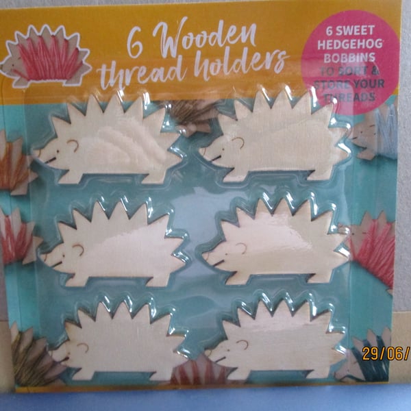 6 Wooden Thread Holders