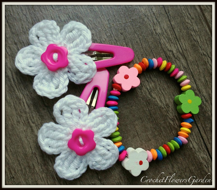 Gift set of 2 hair clips with crochet flowers and bracelet