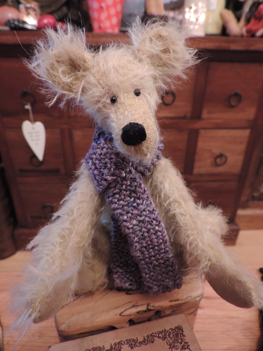 7" Hand made Bear. Mohair.