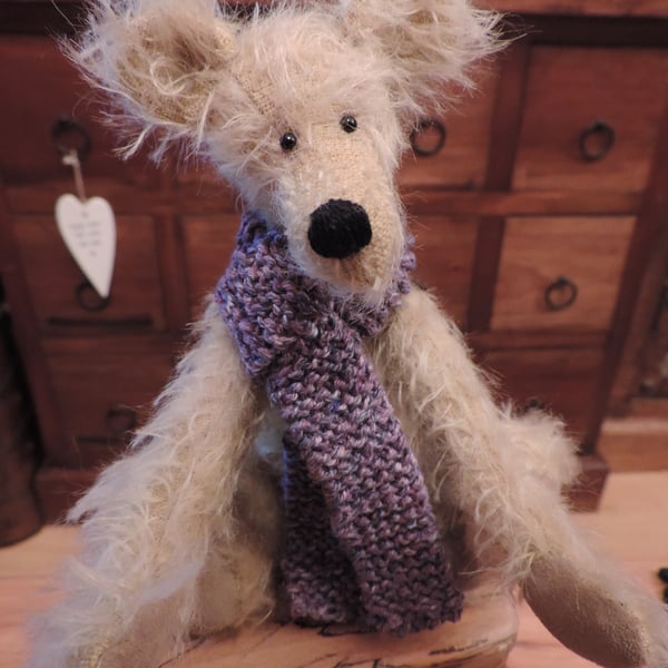 7" Hand made Bear. Mohair.
