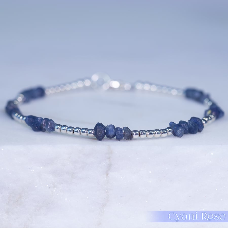 Bracelet blue sapphire chip beads and sterling silver handmade beaded