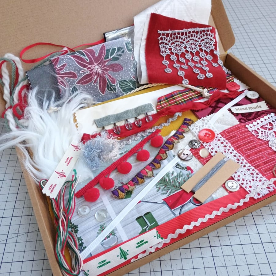 Christmas fabric inspiration bundle - Sparkle Poinsettia Red and Silver