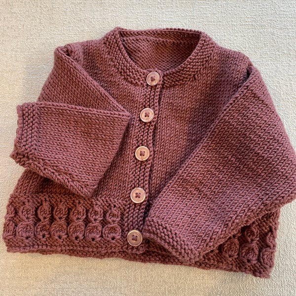 Baby cardigan with patterned border