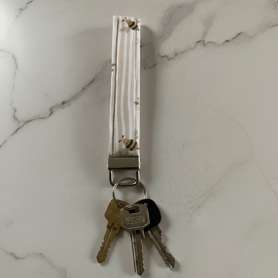 Key Fob.  Wristlet.  Bee Line.  Bee's and Daisies.