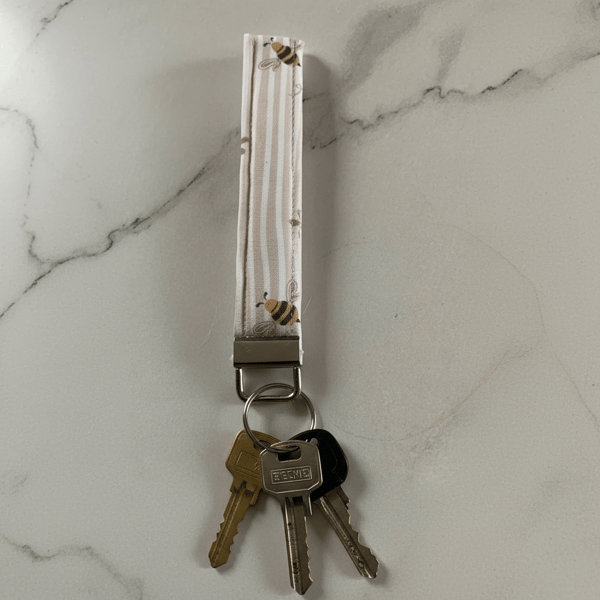 Key Fob.  Wristlet.  Bee Line.  Bee's and Daisies.