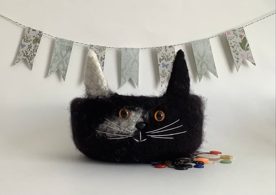 FELTED 'FUSSPOT'  BOWL , desk tidy. ' Domino'. Black  and white.  Cat .