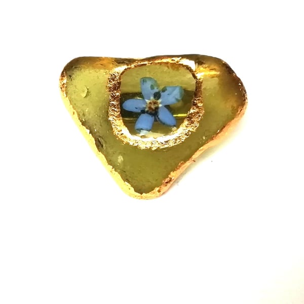 Beach glass flower brooch 