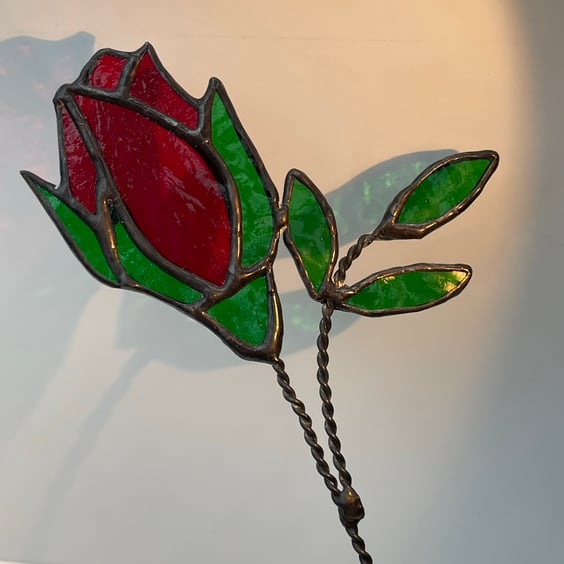 Stained glass red rose on long twisted wire stem 