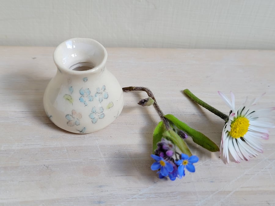 Handmade miniature bud vase wth forget me nots 12th scale dolls house ceramic