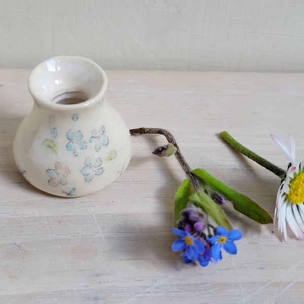 Handmade miniature bud vase wth forget me nots 12th scale dolls house ceramic