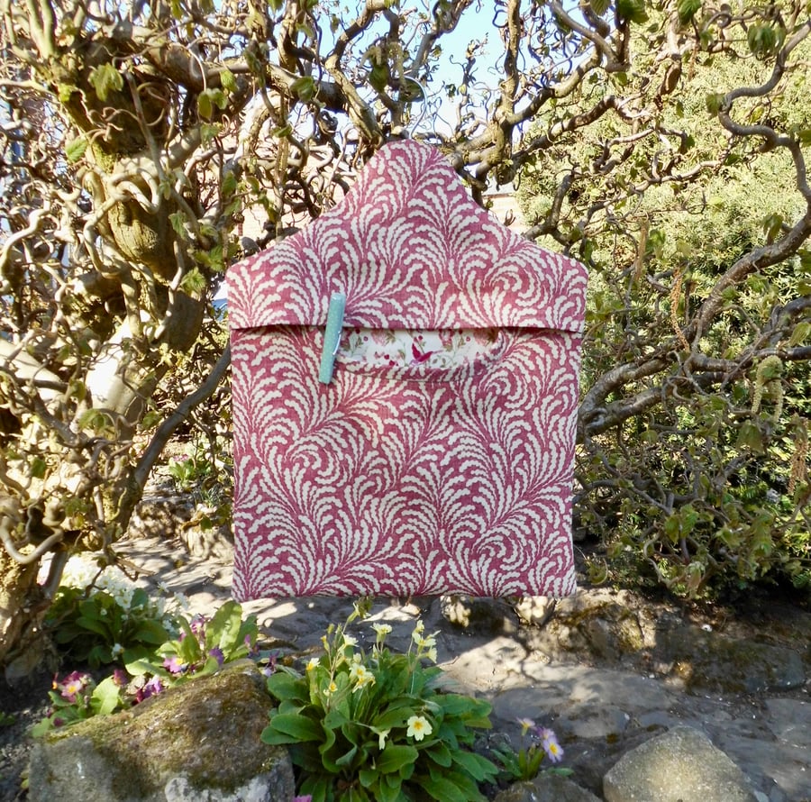 Peg bag in fern printed linen dark pink colour with floral lining