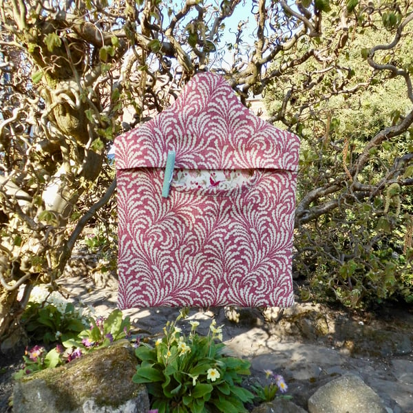 Peg bag in fern printed linen dark pink colour with floral lining