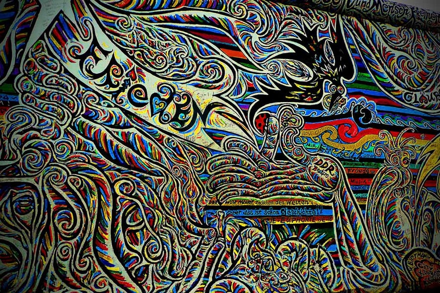 Berlin Wall Graffiti Artwork Street Art Mural Germany 18"x12" Print