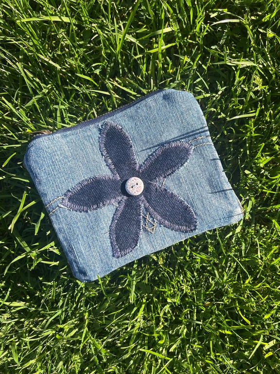 Denim purse with flower - Upcycled jeans pockets