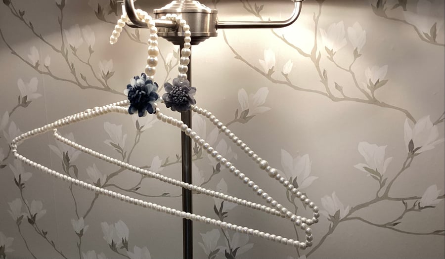 40 cm Faux Pearl cloths hangers