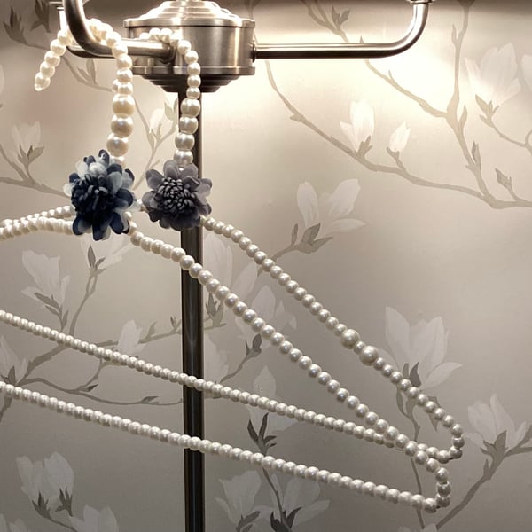40 cm Faux Pearl cloths hangers