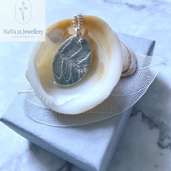 Silver oval pendant imprinted with a Fern leaf -  REF: Fern 03