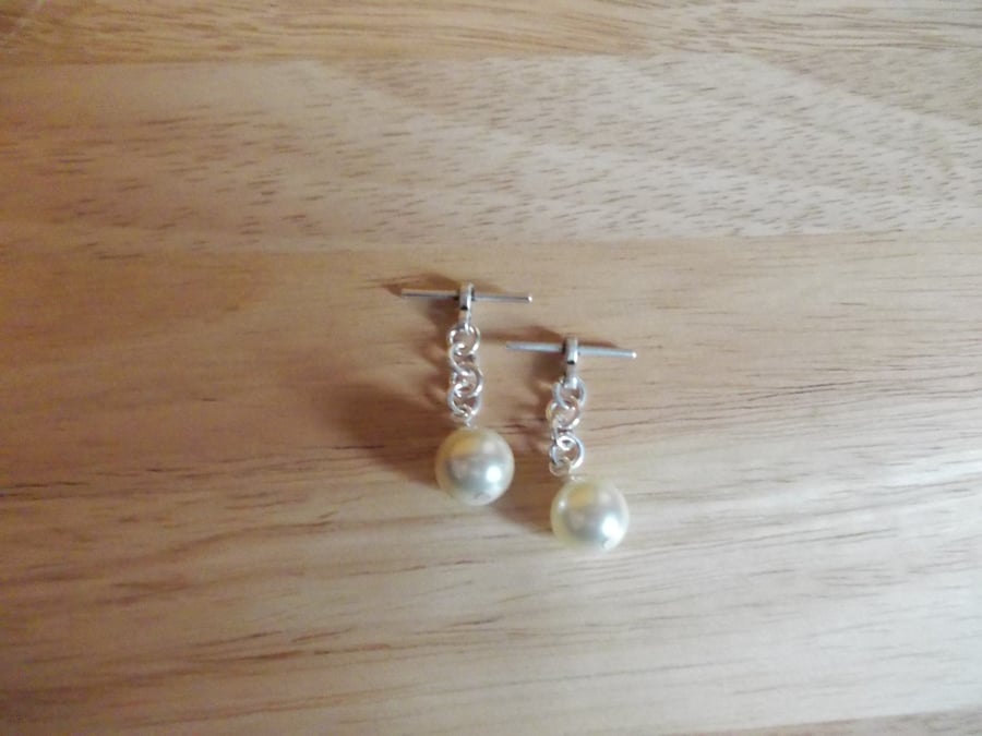 Cream shell pearl cufflinks