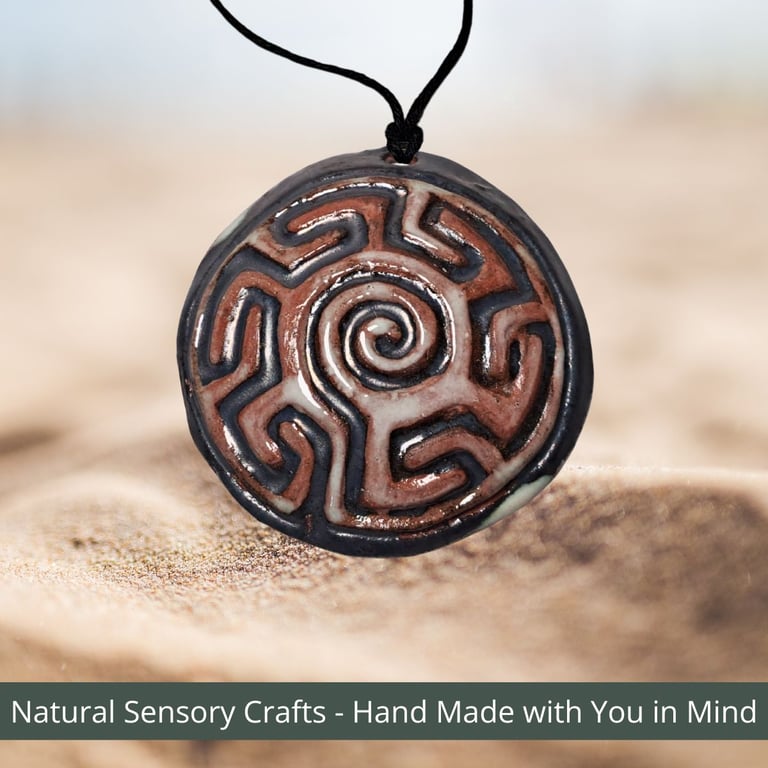 Multisensory finger labyrinth jewellery, Essential oil diffuser necklace red8