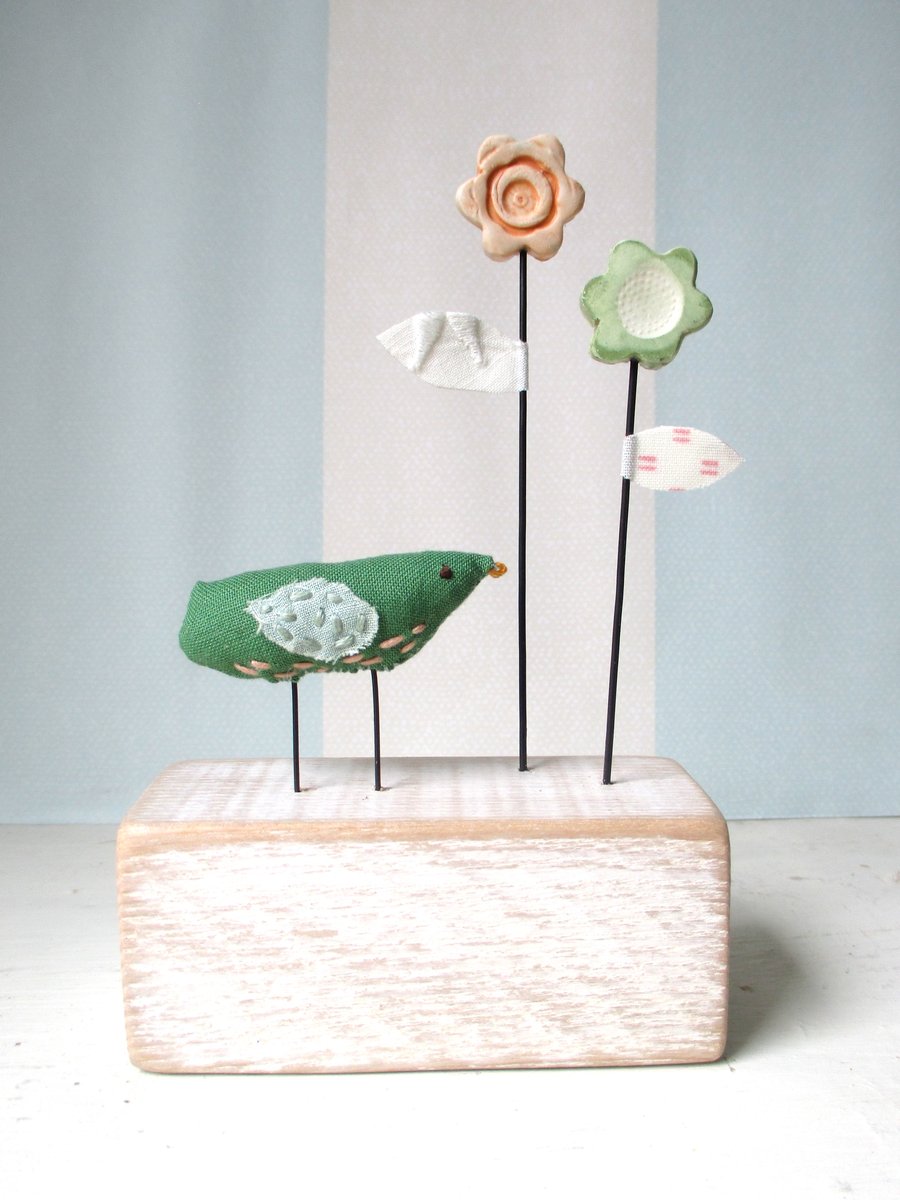 Hello Flowers! - Little bird with clay flowers