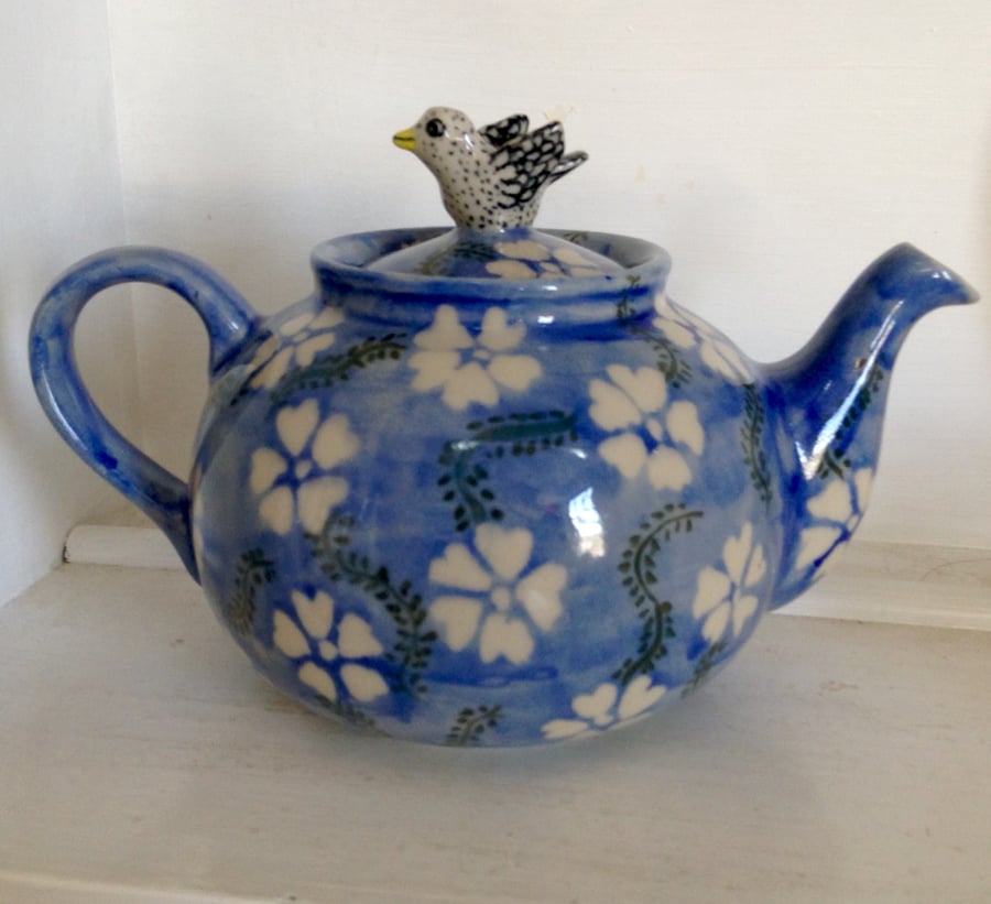 Teapot with bird lid