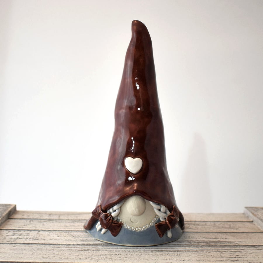 B016 Ceramic Stoneware Nisse Lady Gnome (UK postage included)