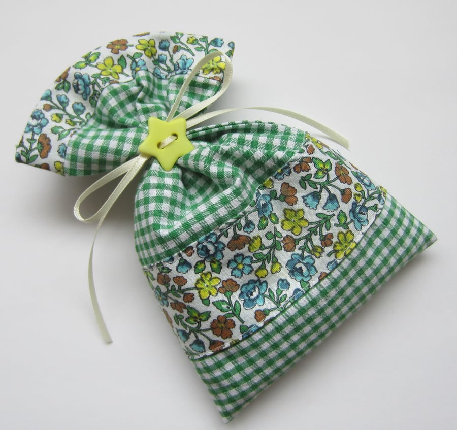 SALE Green Gingham and Floral Lavender Sachet % to Ukraine