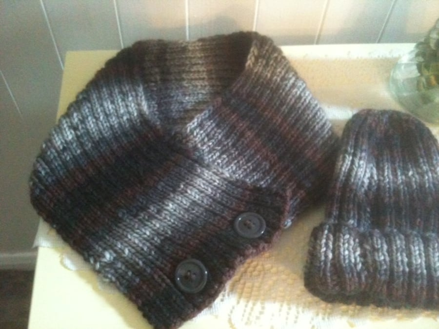 Hand knit mens hat and scarf set