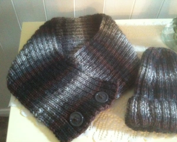 Hand knit mens hat and scarf set