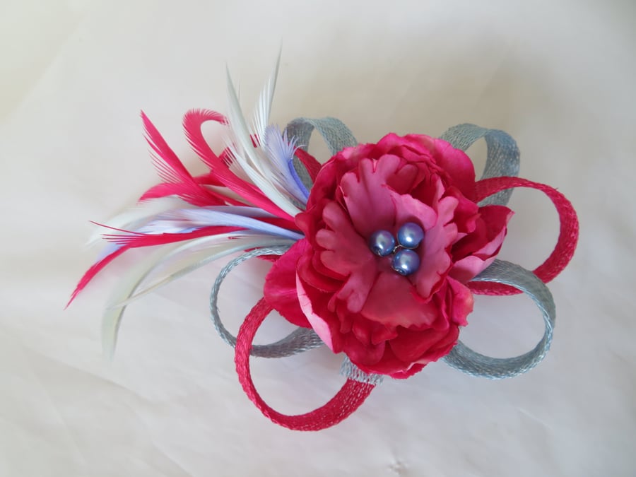 Small Raspberry Pink and Pale Blue Sinamay Loop & Feather Blossom Flower Comb