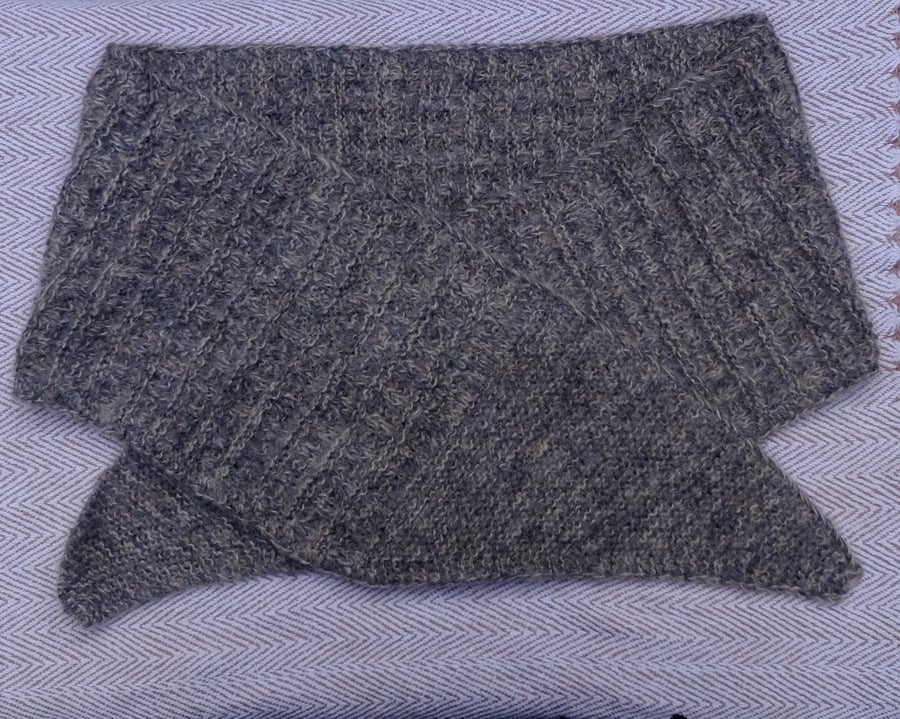 Barrowrise Shawl — echoing the quiet fall of high chalk ground