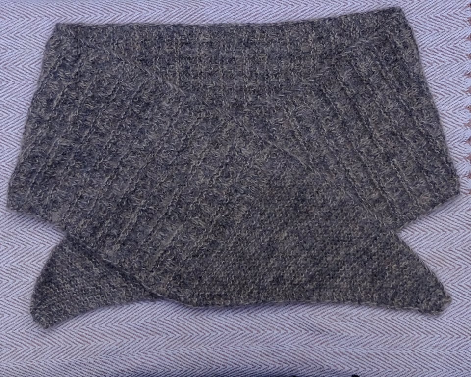 Barrowrise Shawl — echoing the quiet fall of high chalk ground