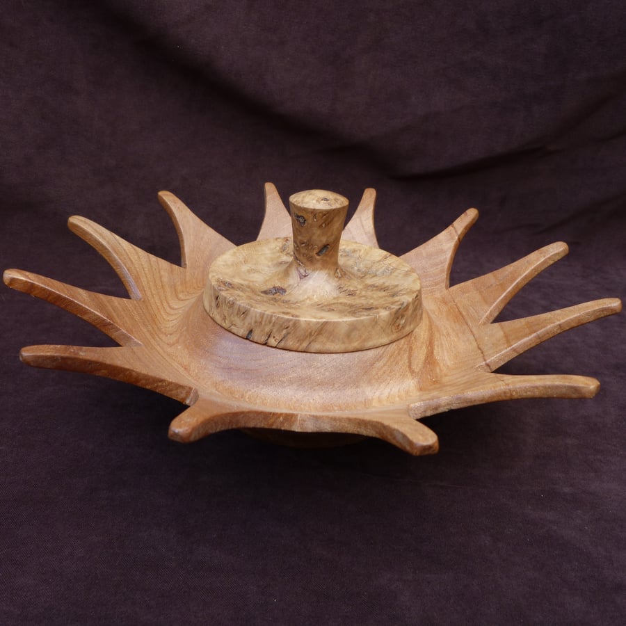 LIDDED STAR DISH