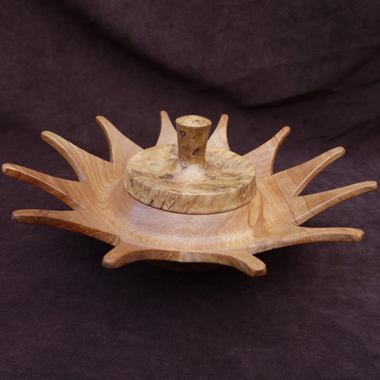 LIDDED STAR DISH