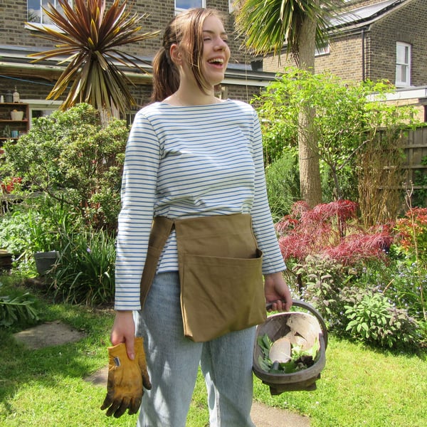 Tool Belt Gift for Gardeners. 3 Removable Pockets - Light Tan Canvas