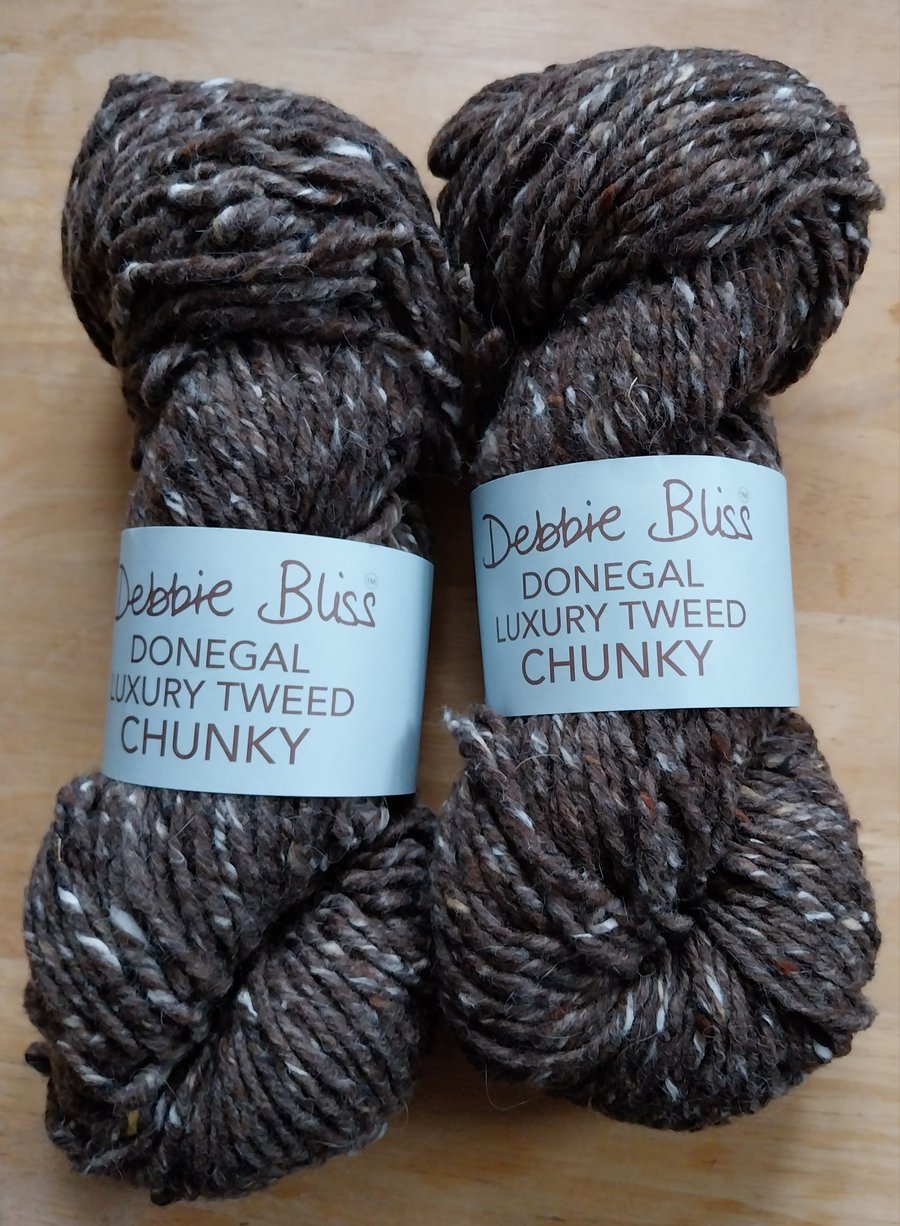 200g Debbie Bliss Luxury Donegal Tweed Chunky in Dark Brown