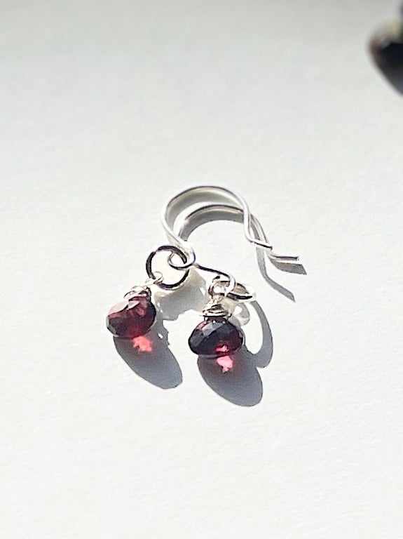 Red Garnet and Sterling Silver Drop Earring 
