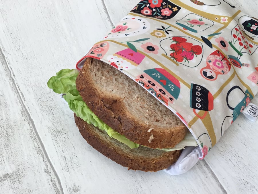 Large sandwich bag. Reusable and eco-friendly with kitchen shelf design