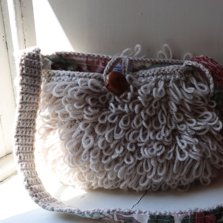 Dolly - soft beige hand knitted shoulder bag