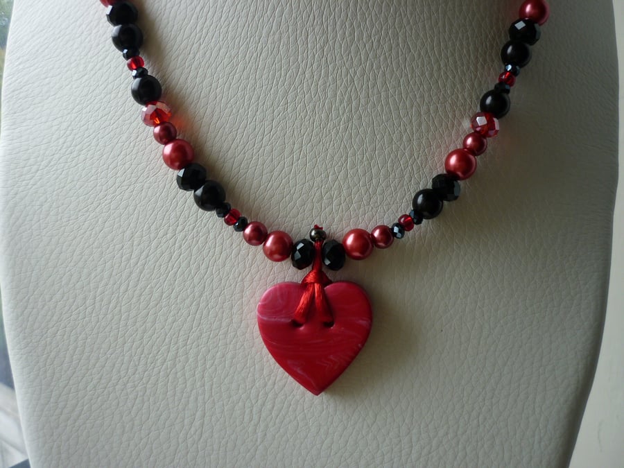 RED AND BLACK HEART NECKLACE.  783