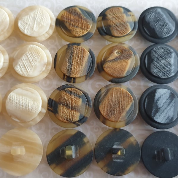 1" 25mm 40L Polyester Horn Shank Buttons in 3 fabulous colours x 3 Buttons