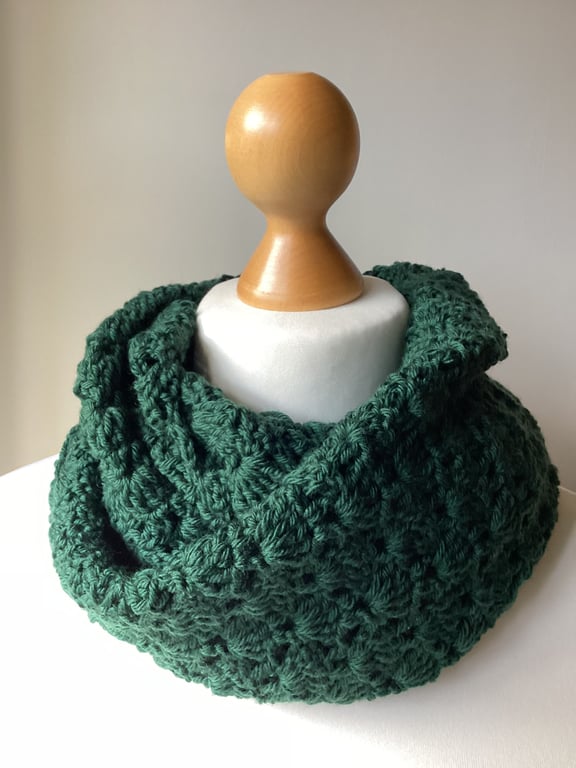 Infinity circle scarf in Merino wool colour Bottle Green