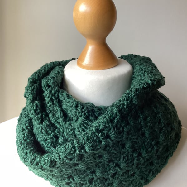 Infinity circle scarf in Merino wool colour Bottle Green