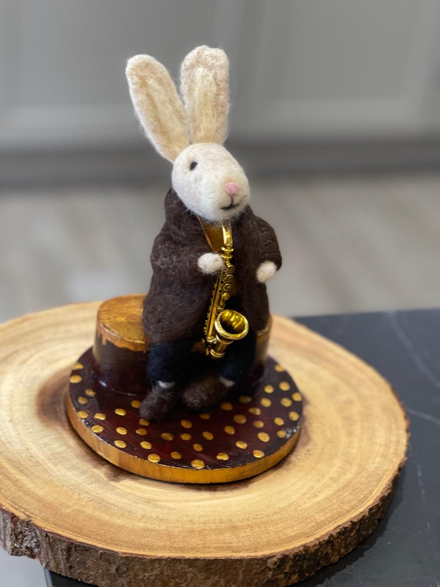 Saxophone-playing Bunny