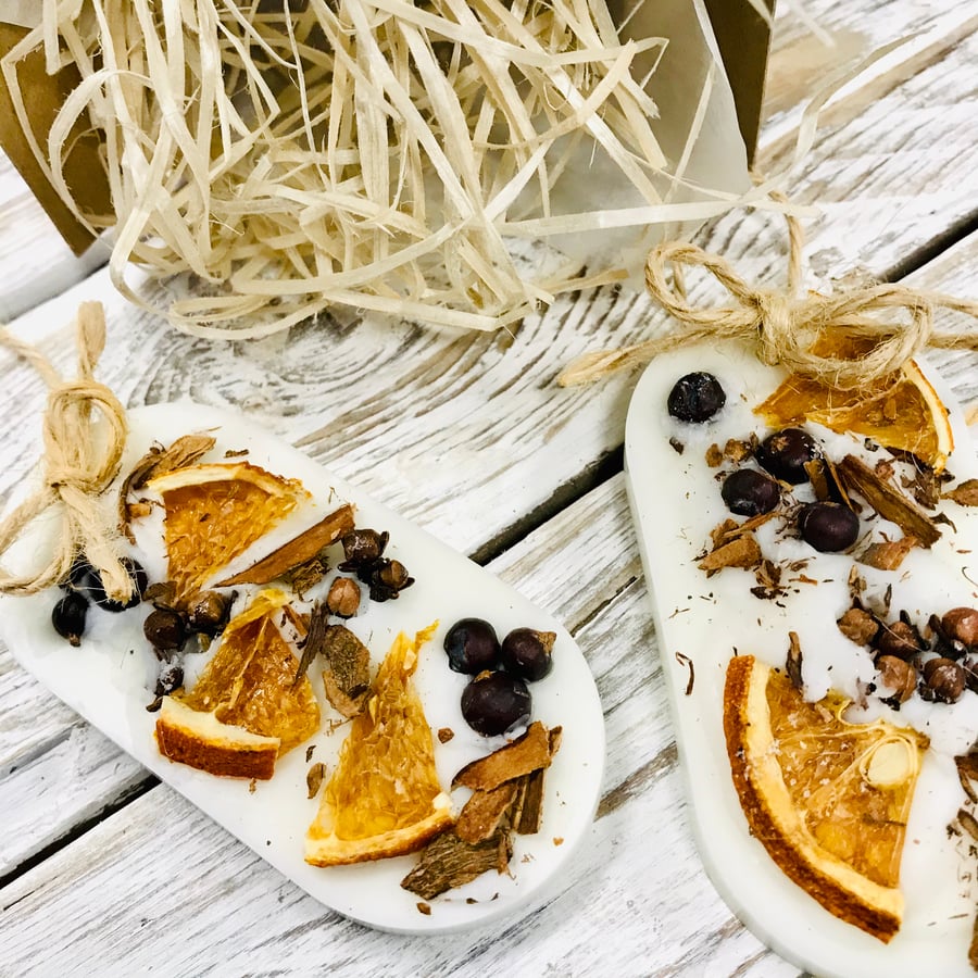 Winter Wax Pomander - Curve