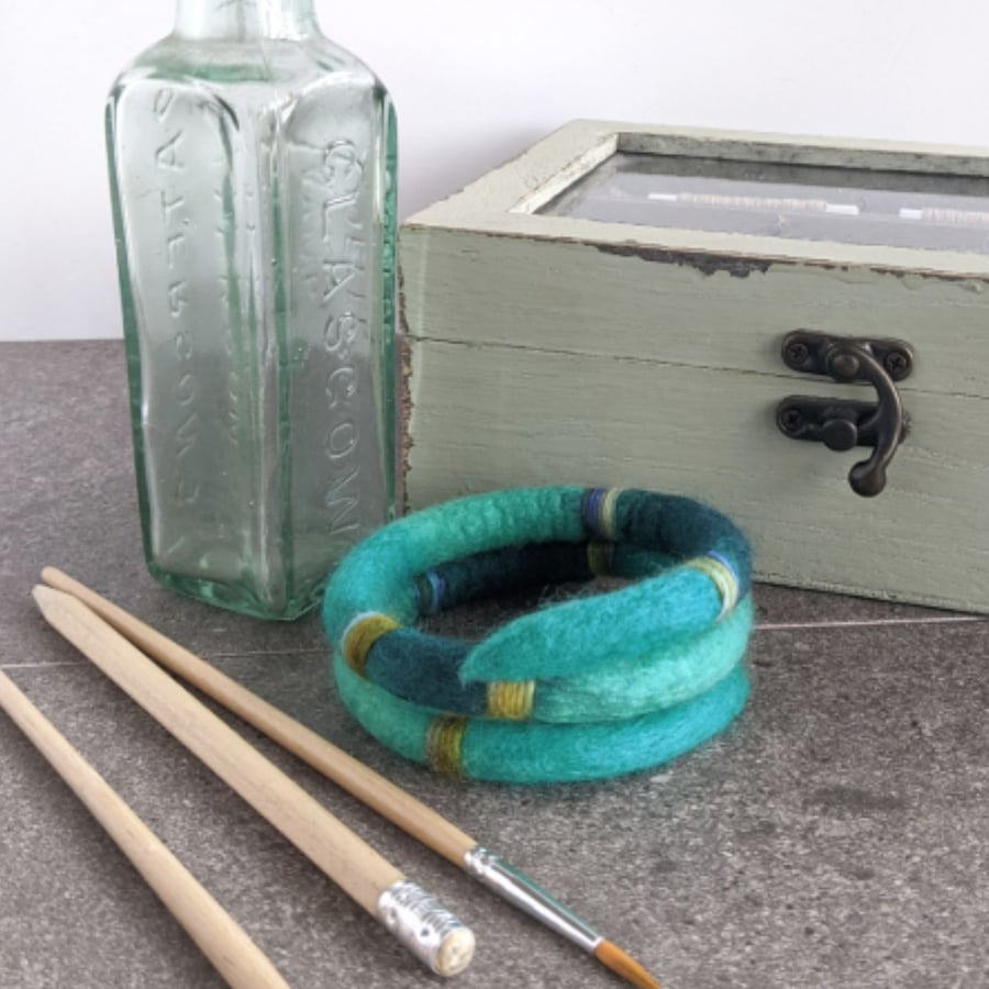 Felted bracelet - bright green